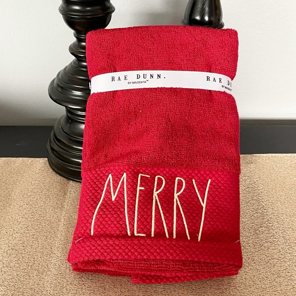 🆕Rae Dunn Set of 2 MERRY Bathroom Hand Towels - Picture 6 of 6